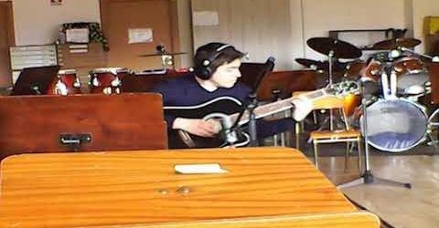 CERCASI CHITARRISTA E TASTIERISTA per tour di più di 20 date retribuite in Itali…