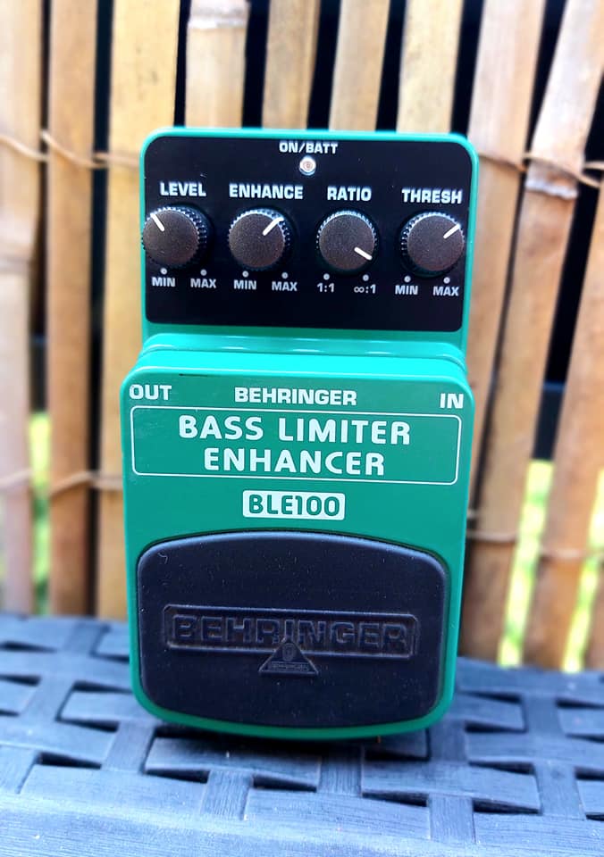 TA-DAAAA!
 Usato MAI usato!
 Ottime condizioni.
 BEHRINGER
 BASS LIMITER ENHANCE…