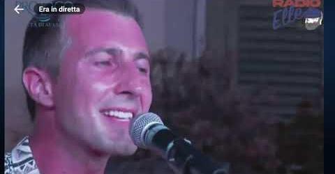 Ciao a tutti! Questo è Falù e io sono il suo bassista!