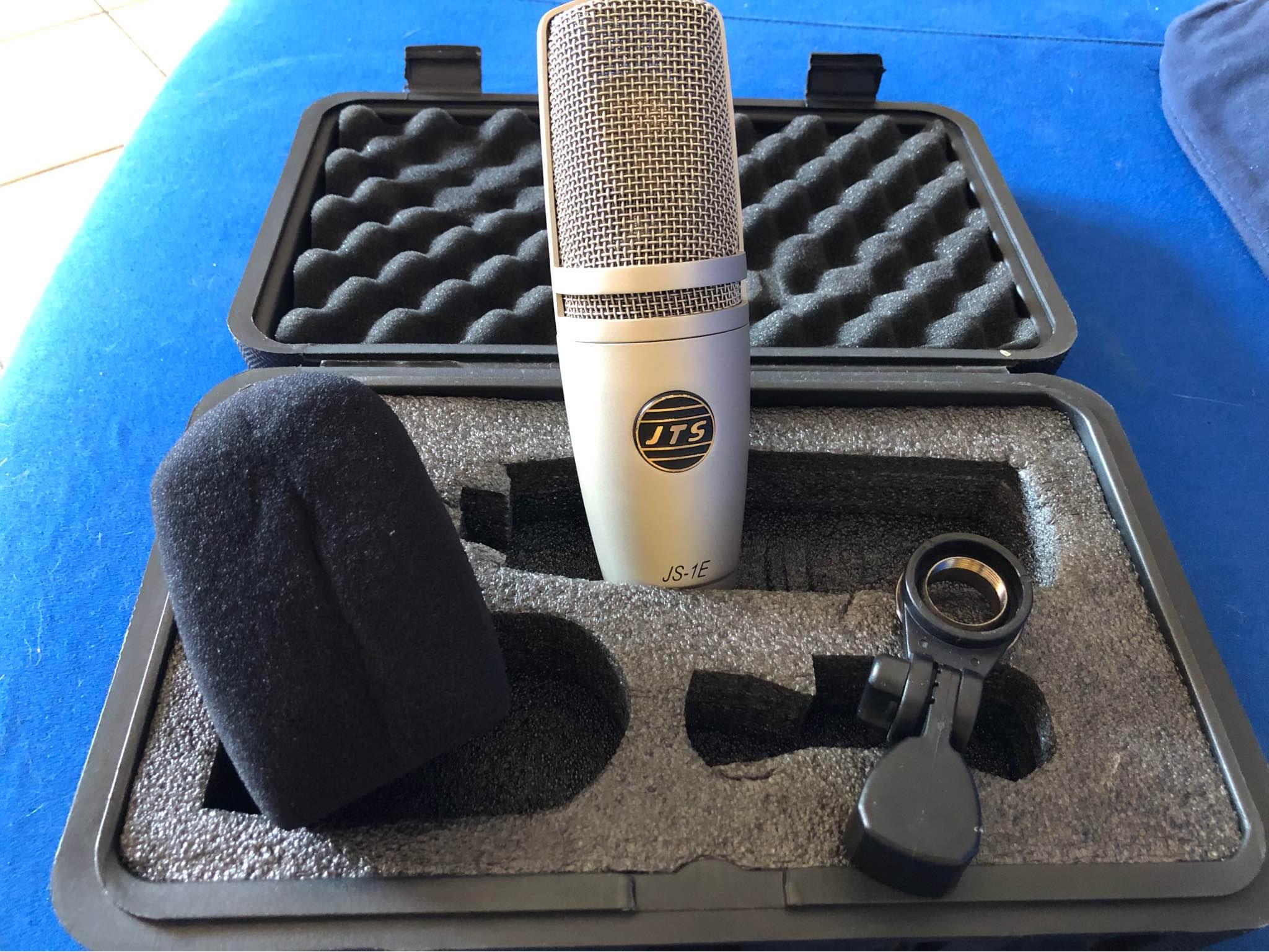 Microfono a condensatore JTS
 Diaframma largo ideale in studio e anche nella rip…