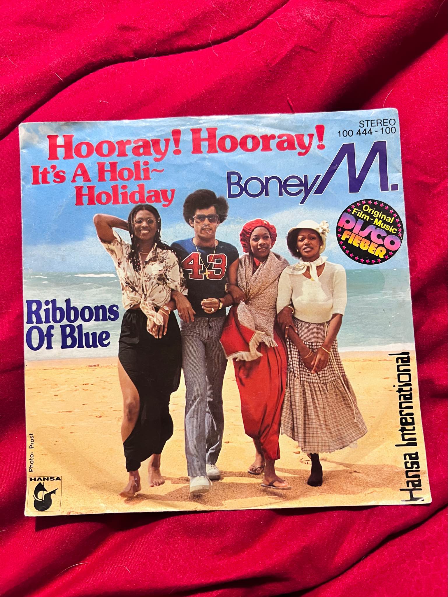 Vendo 45 giri Boney M Hooray! In ottime condizioni a 10 euro compresa spedizione…