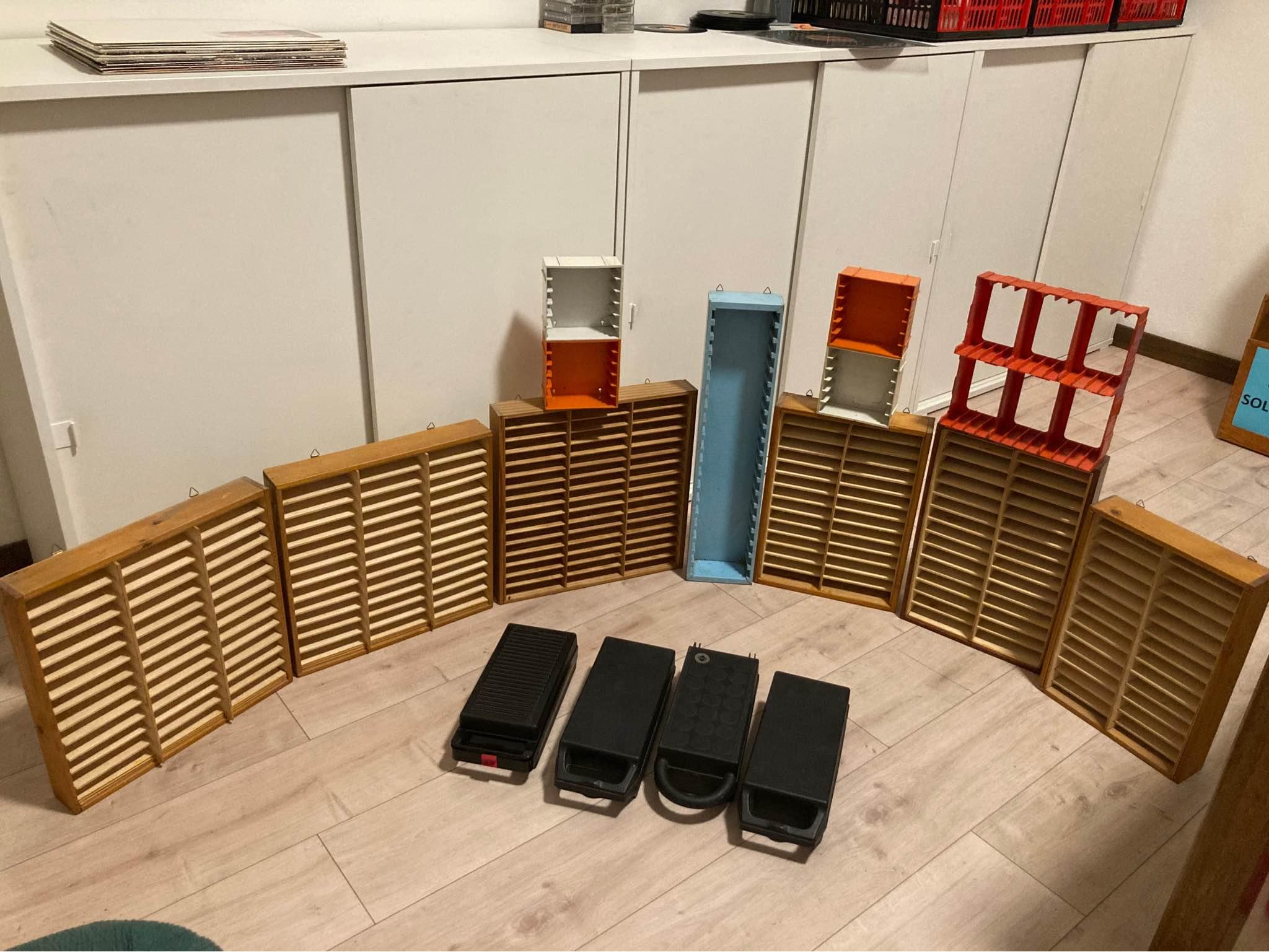 Disponibili tutti i porta cassette nelle foto. 
 Tutti ben tenuti.
 – Pannelli i…