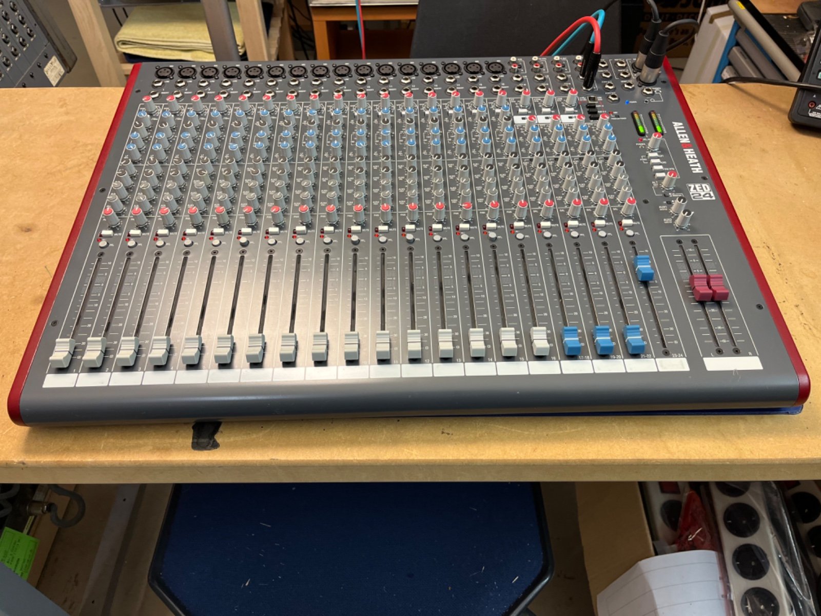 “Per gli amici Italiani parlo anche in Italiano e se scorrete in basso troverete…