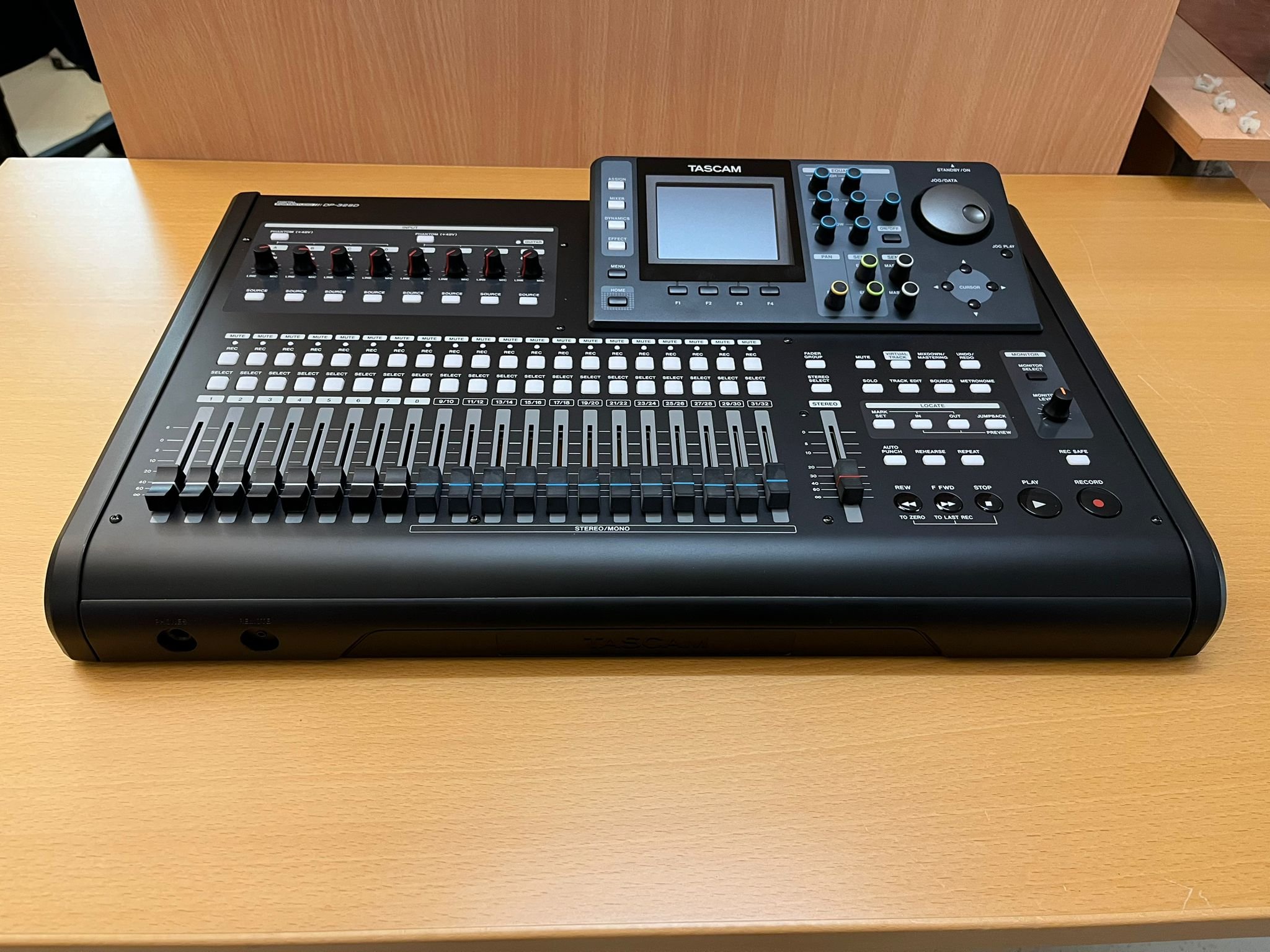 “Per gli amici Italiani parlo anche in Italiano e se scorrete in basso troverete…