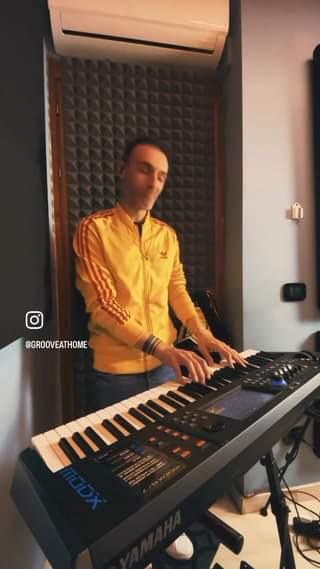 Grooveathome in “Era de Maggio” by Roberto Murolo
  Trova la Band giusta per il …