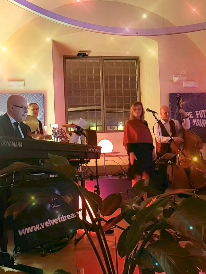 mercoledì 3 aprile at the Stellar con i Velvet Dreams  e la loro musica 
Jazz&am…