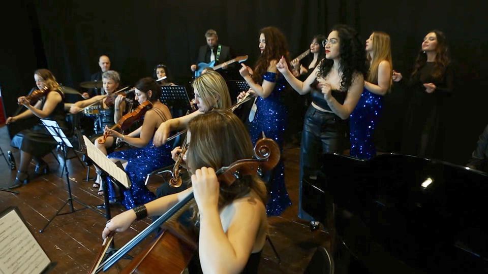 𝔸𝕟𝕔𝕖𝕤𝕥𝕣𝕒𝕝 ℂ𝕙𝕒𝕞𝕓𝕖𝕣 𝕄𝕦𝕤𝕚𝕔 𝕆𝕣𝕔𝕙𝕖𝕤𝕥𝕣𝕒 

𝔇𝔞𝔩 𝔯𝔬𝔠𝔨 𝔞𝔩 𝔪𝔲𝔰𝔦𝔠𝔞𝔩

L’ Ancestral Chamber Mu…