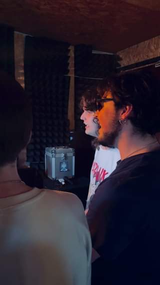 Ascolta FEMME FATALE ora!: 
Abbiamo avuto il piacere di riarrangiare tutti insie…