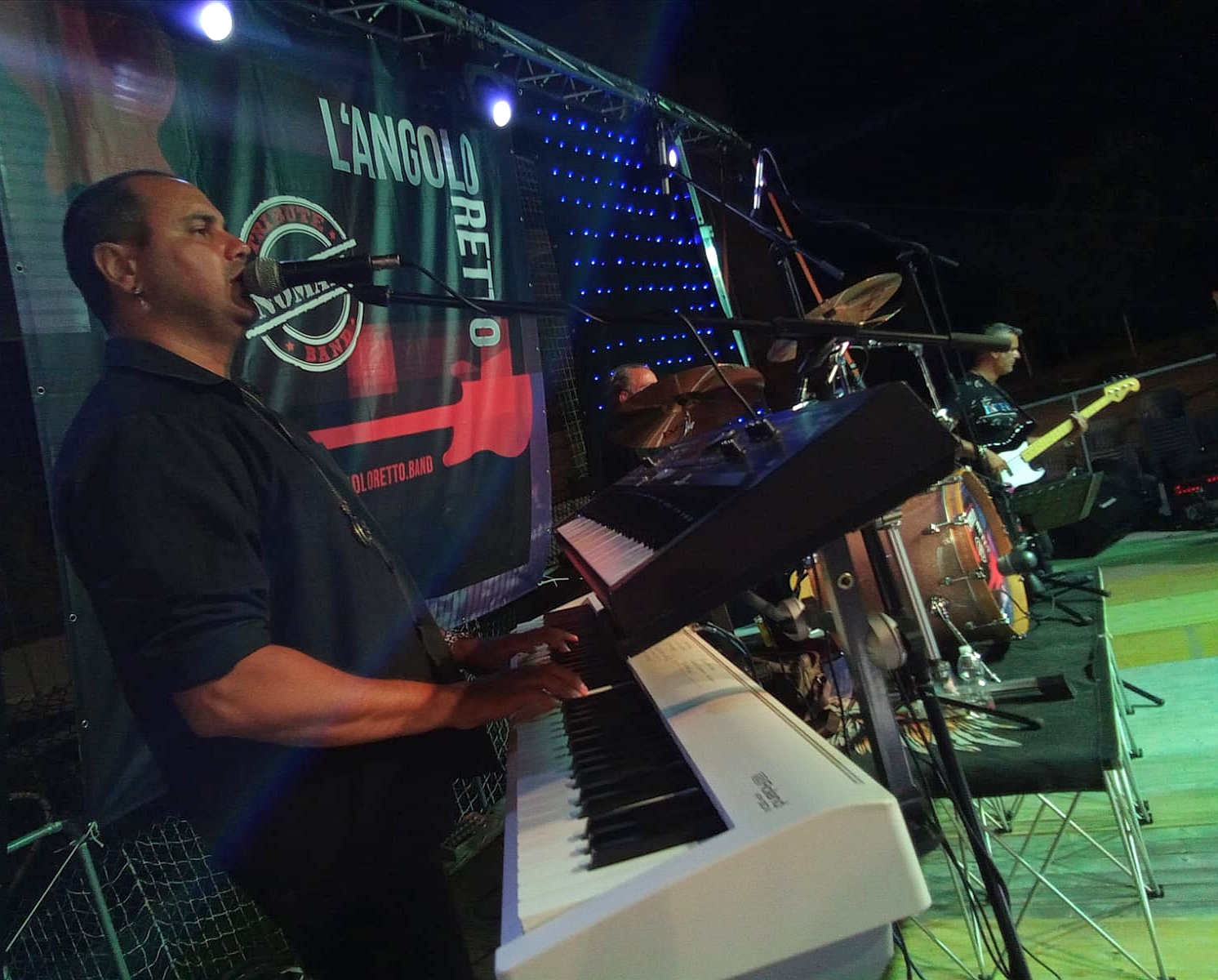 Vi aspettiamo sabato 29 Giugno al Bambolo Live Music …. L’Angolo Retto live co…