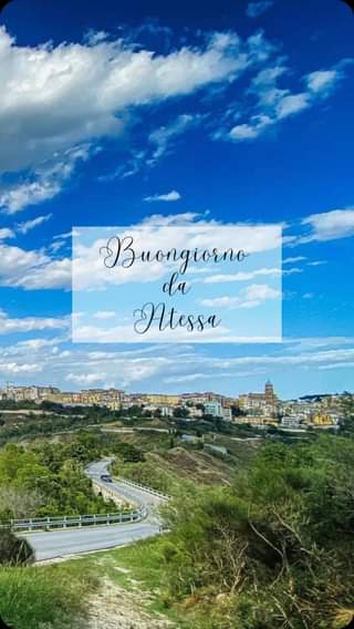 Tutti in Piazza Oberdan ad Atessa con  The  Shadows cover band