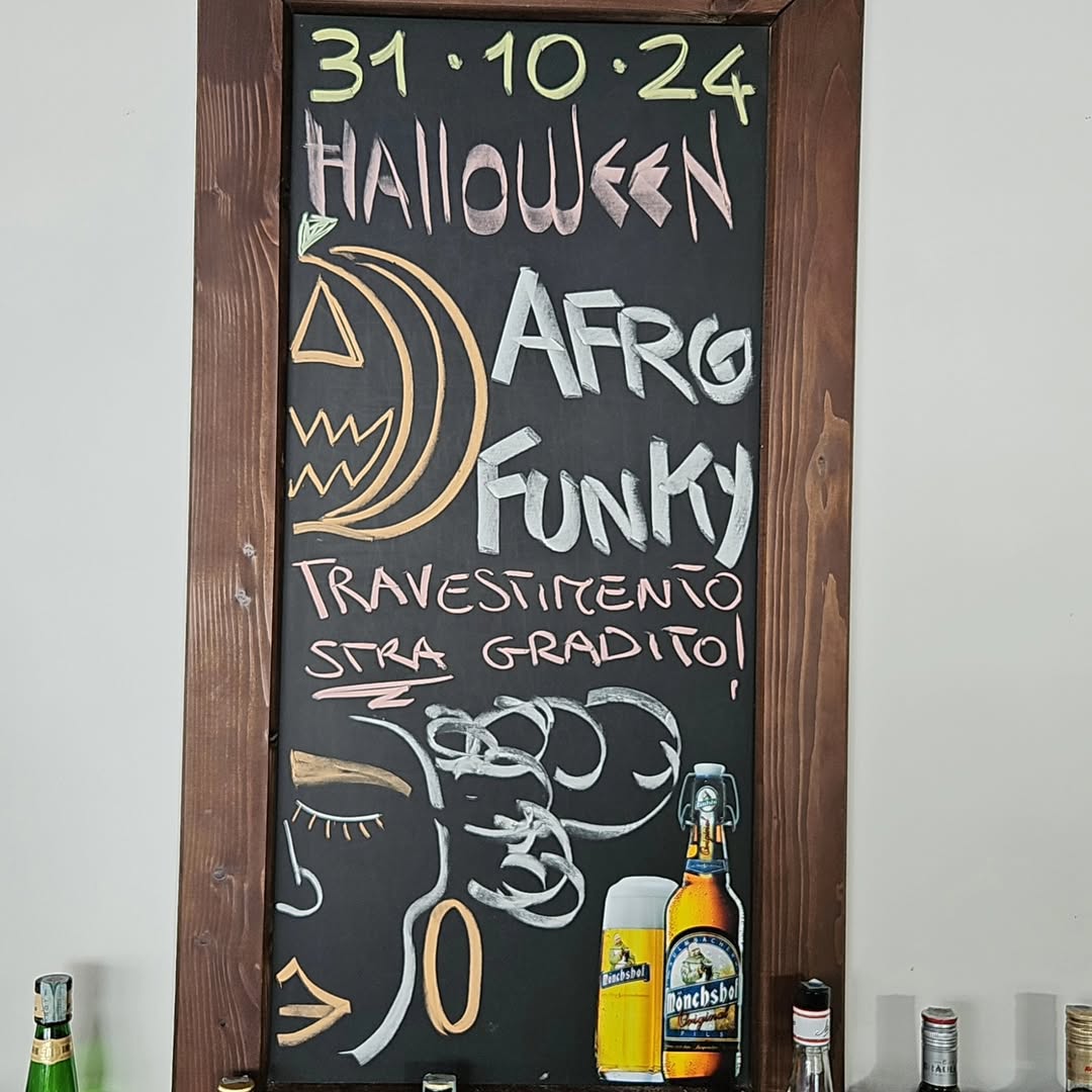 VI ASPETTIAMO X FAR FESTA MASCHERATI FINO A TARDA NOTTE!
 #halloween #PIZZA #RIS…